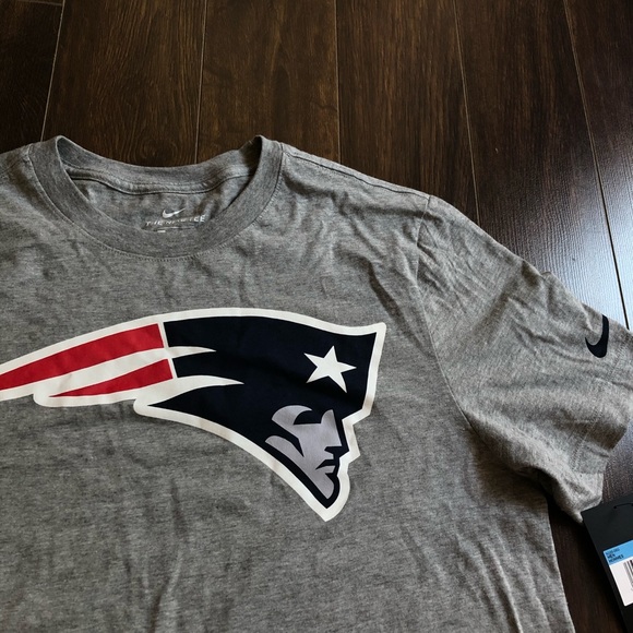 Nike Dri-Fit Patriots t-shirt - Picture 2 of 3